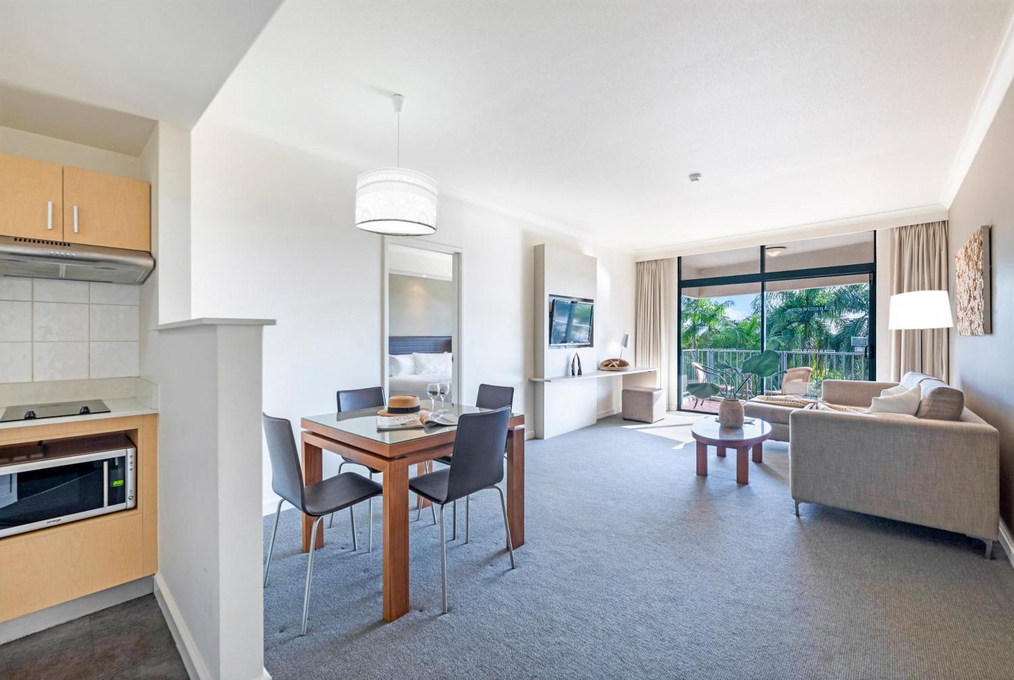 Esplanade Oasis Across Two Contemporary * Darwin